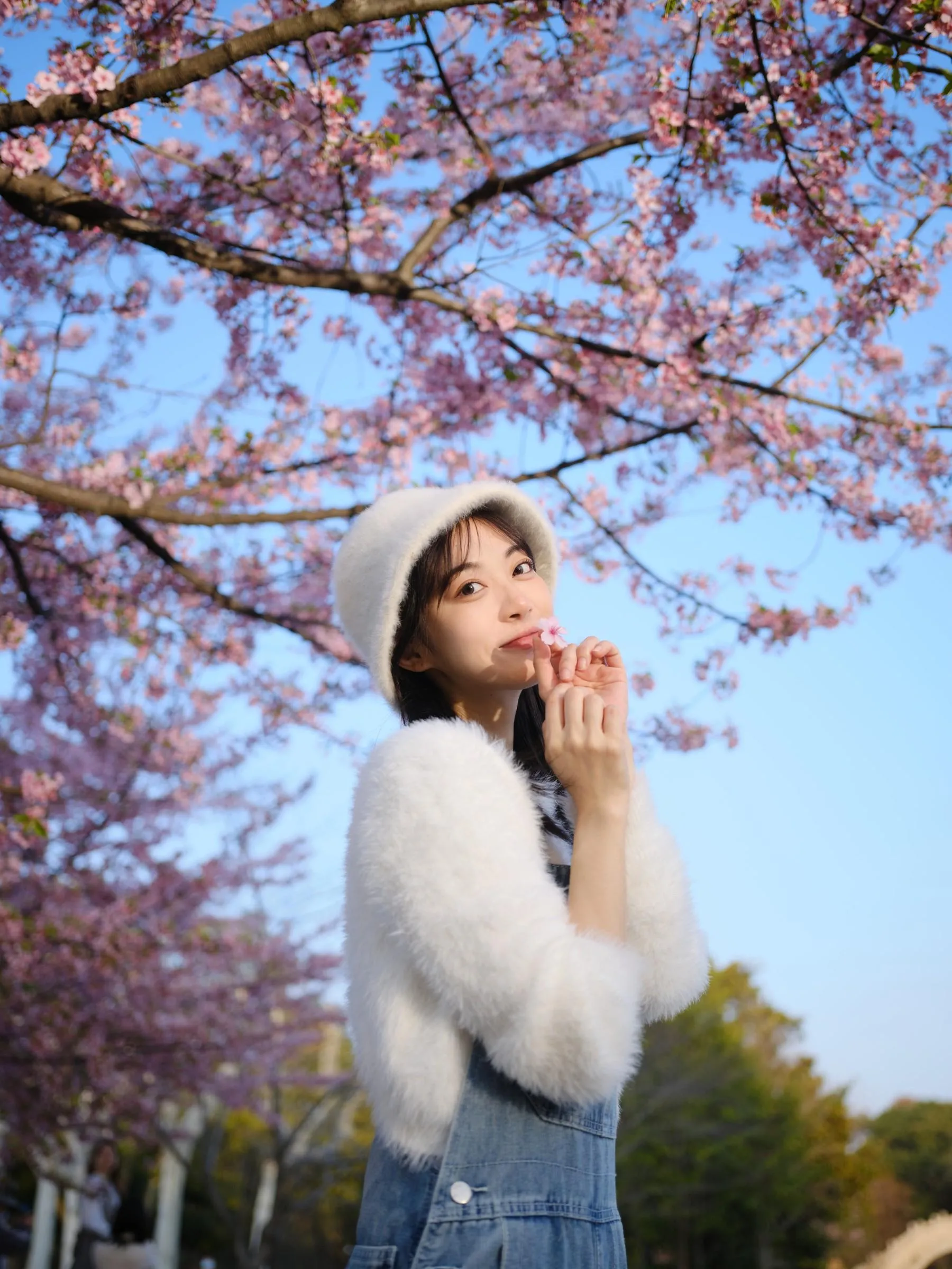 [艺图语] 2022.05.12 早樱 飞鸟咕咕- [23P]插图5